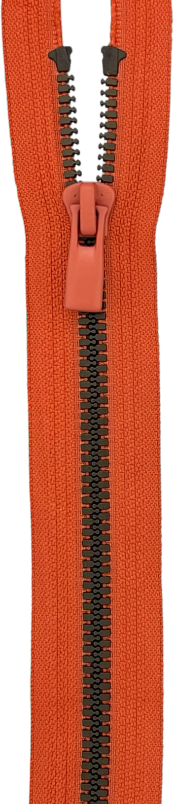 D5 molded zipper with contrast teeth